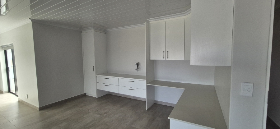 5 Bedroom Property for Sale in Myburgh Park Western Cape